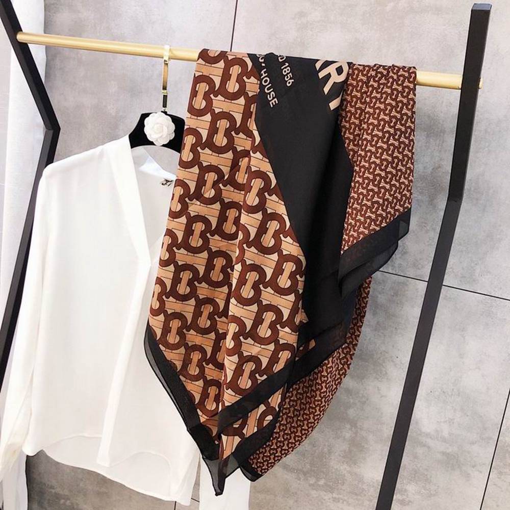 Bv*b*rry Scarf
